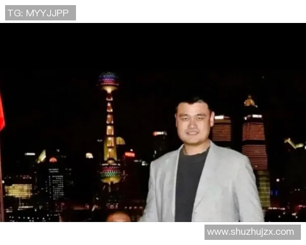 姚明被P成搞笑形象网友热议其幽默风趣的另类表现